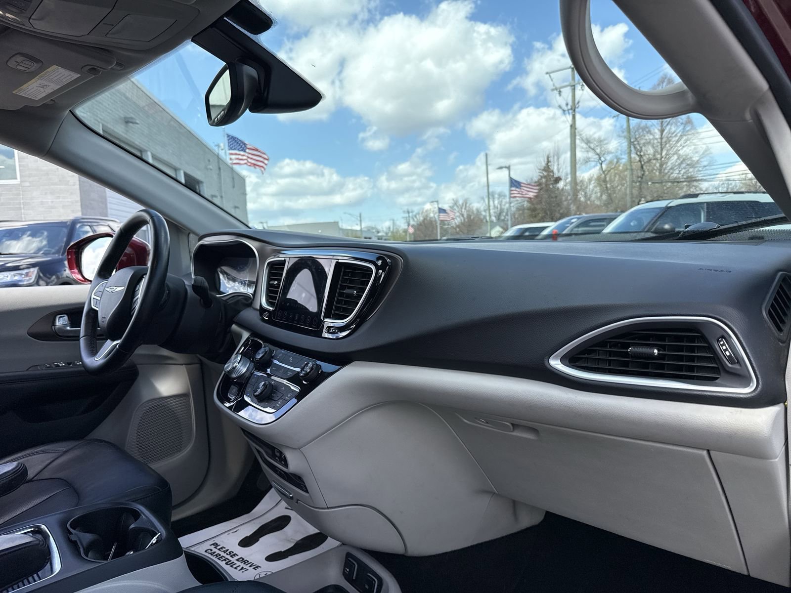 Used 2018 Chrysler Pacifica Touring-L Plus w/ Tire & Wheel Group image 22