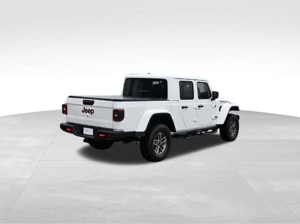 Used 2025 Jeep Gladiator Mojave w/ Convenience Group AWD/4WD image 4