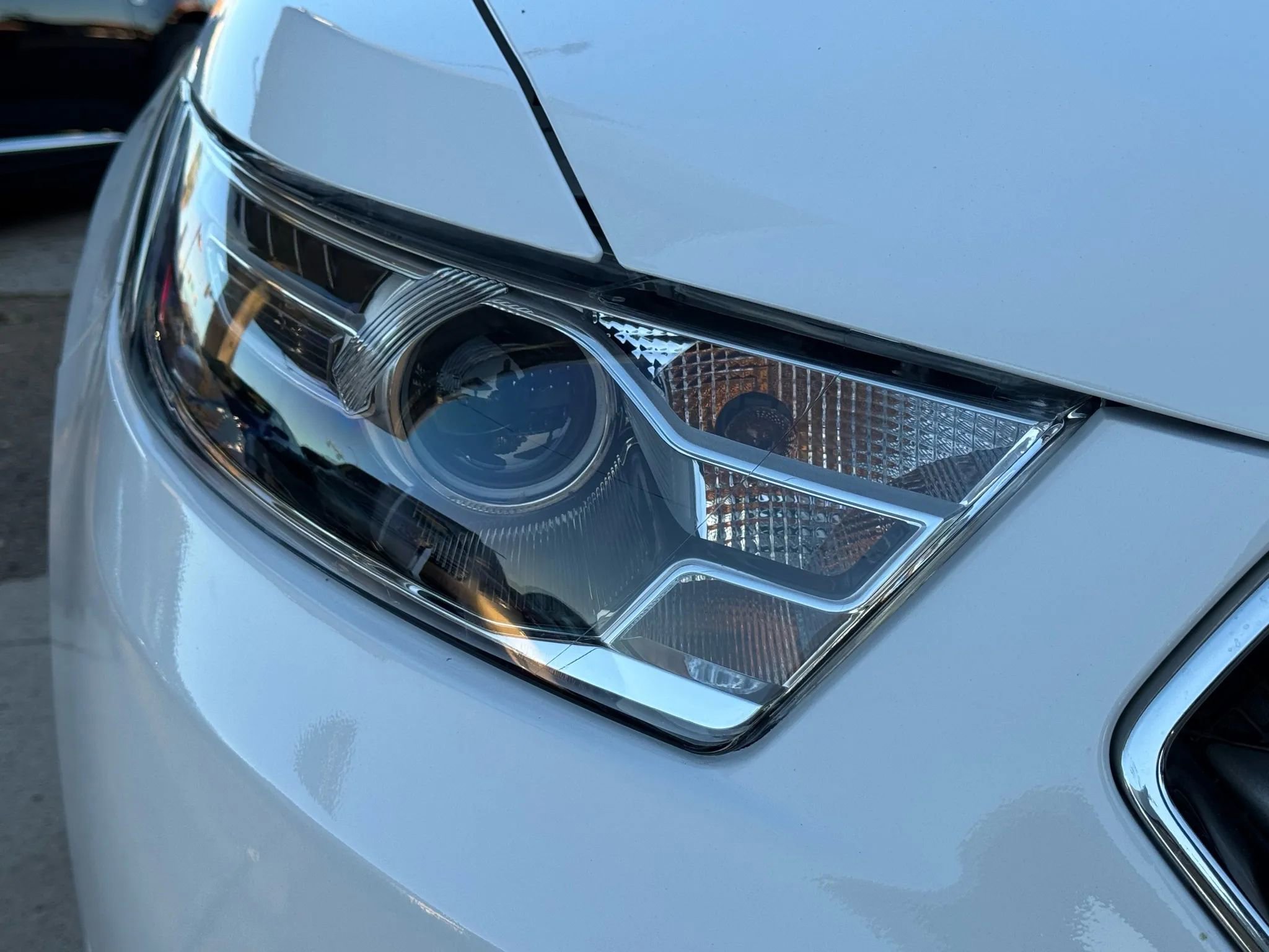 Used 2018 Ford Taurus SEL w/ Equipment Group 201A image 5