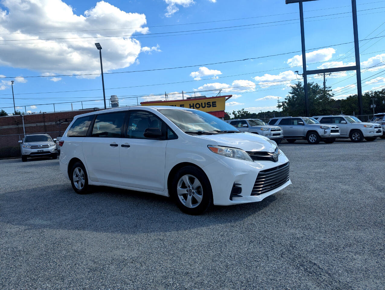 Used 2018 Toyota Sienna L image 3