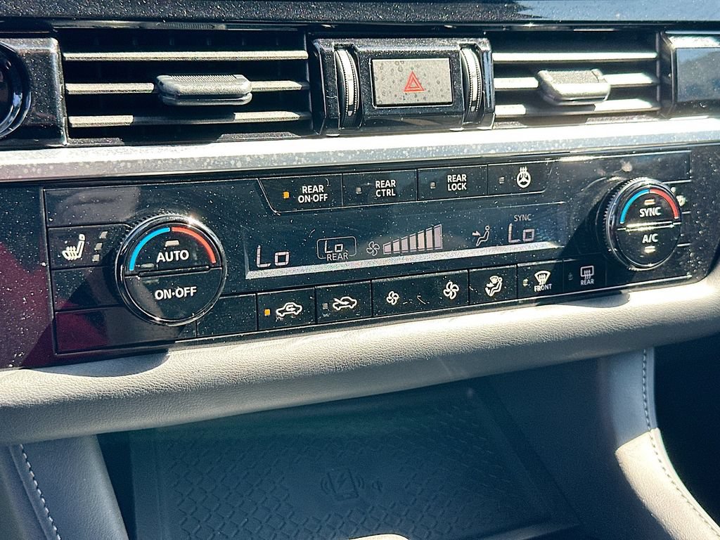 Used 2025 Nissan Pathfinder SL FWD image 15