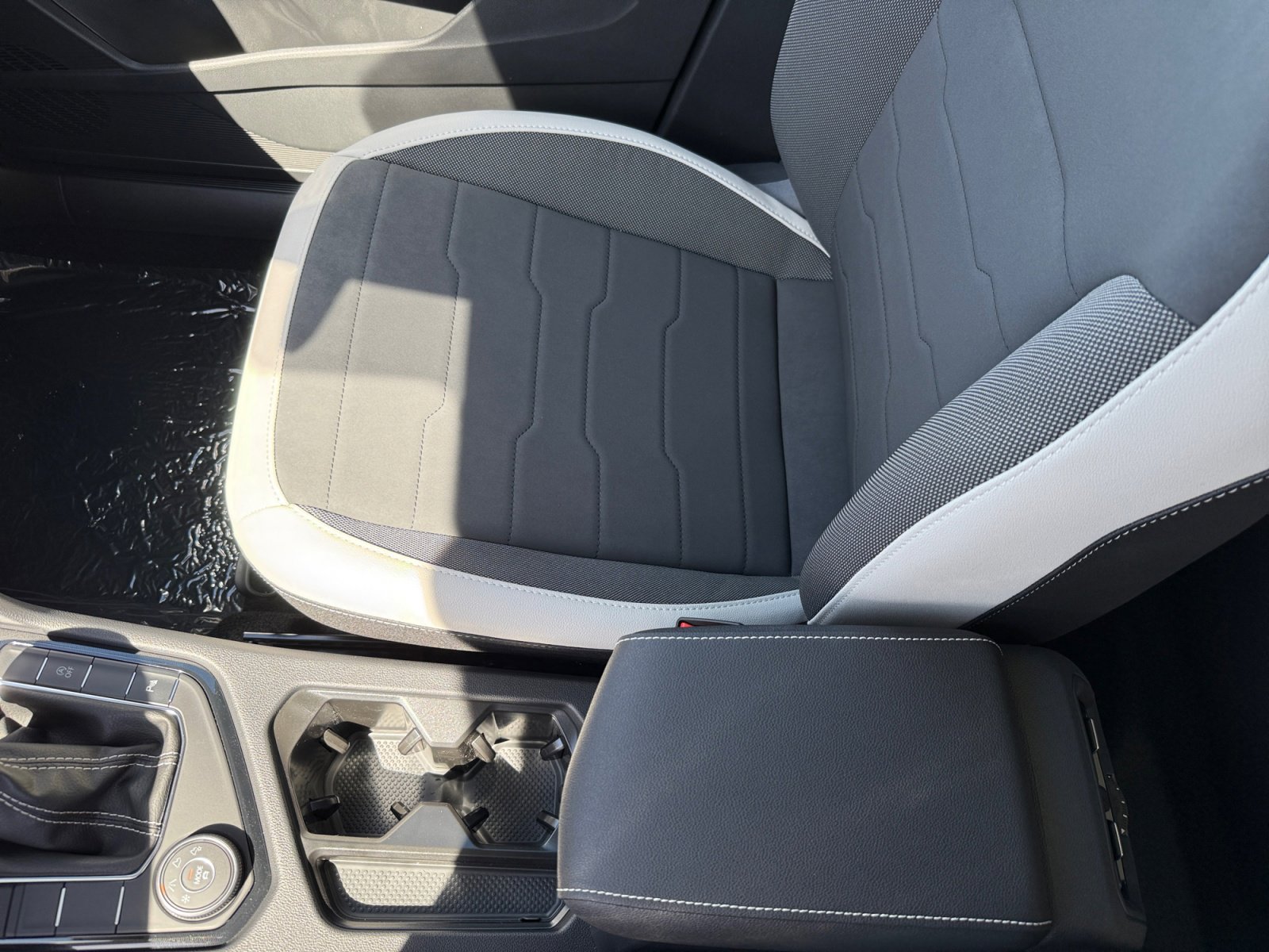 New 2026 Volkswagen Taos SE AWD/4WD image 14