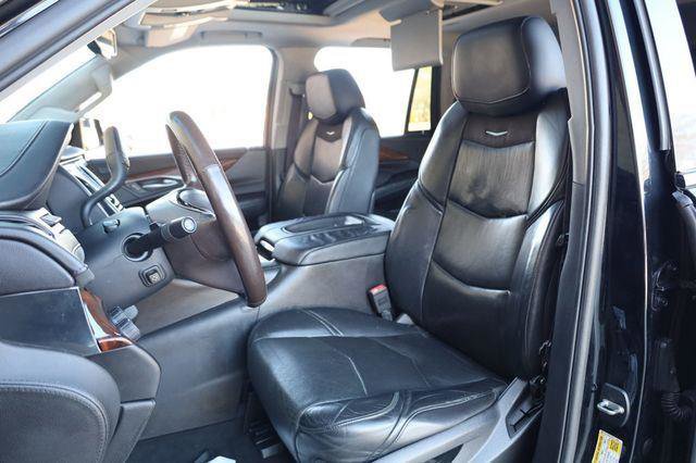 Used 2015 Cadillac Escalade Luxury AWD/4WD image 15
