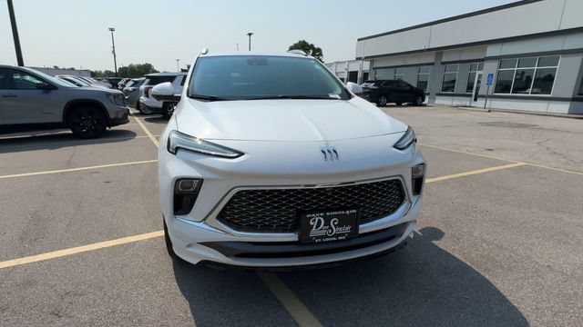 Used 2026 Buick Encore GX Avenir w/ Avenir Technology Package AWD/4WD image 3