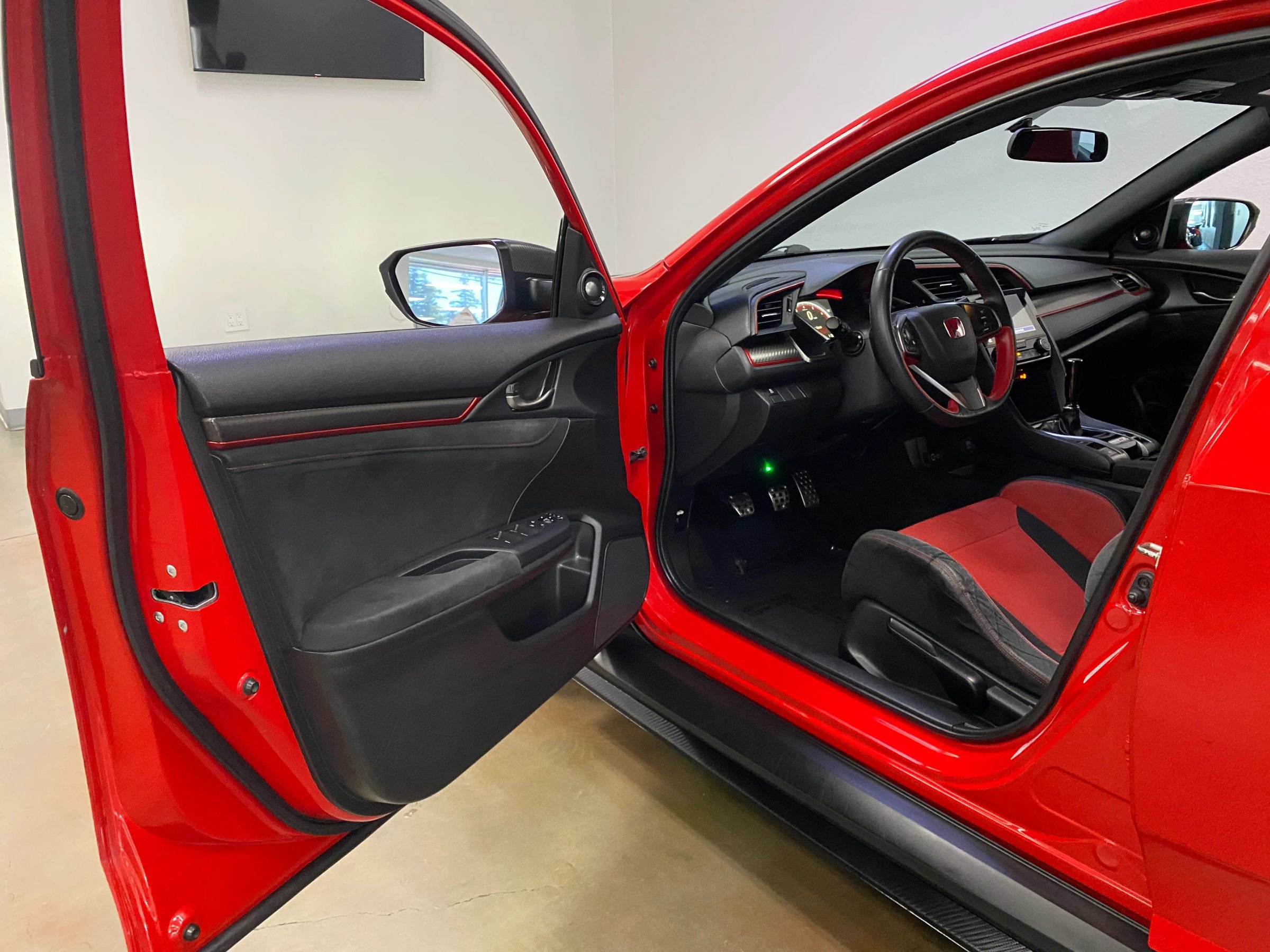 Used 2018 Honda Civic Type R image 14