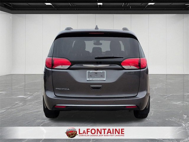 Used 2017 Chrysler Pacifica Touring-L w/ Tire & Wheel Group image 4
