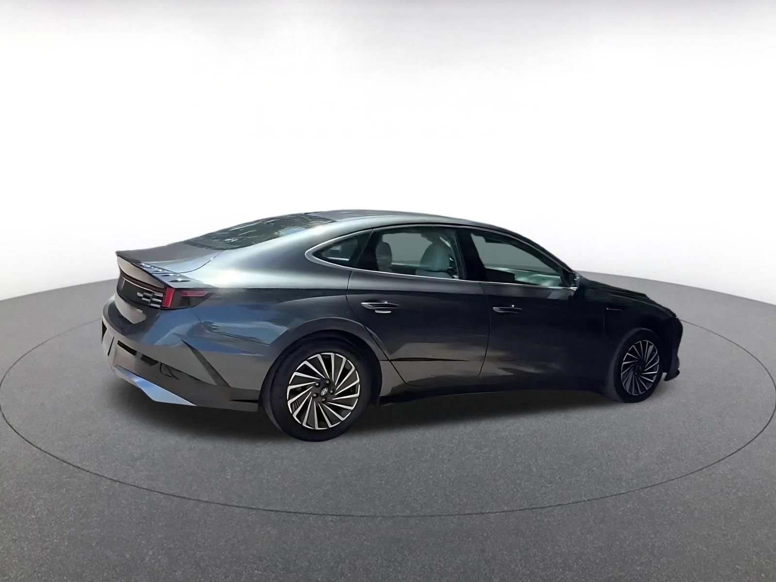 Used 2025 Hyundai Sonata SEL FWD image 11