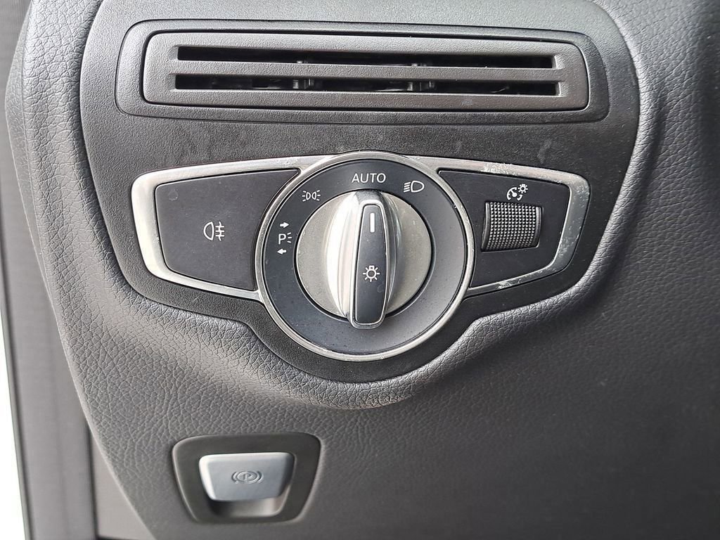 Used 2021 Mercedes-Benz GLC 63 AMG 4MATIC image 28