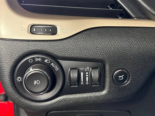 Used 2018 Jeep Cherokee Limited w/ High Altitude Package AWD/4WD image 19
