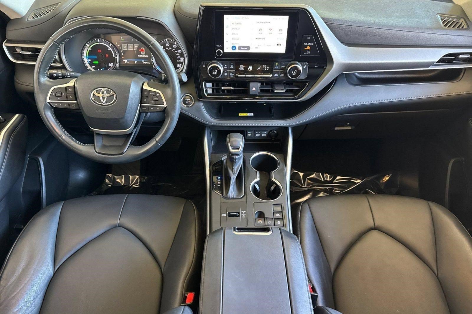 Used 2023 Toyota Highlander XLE FWD image 13