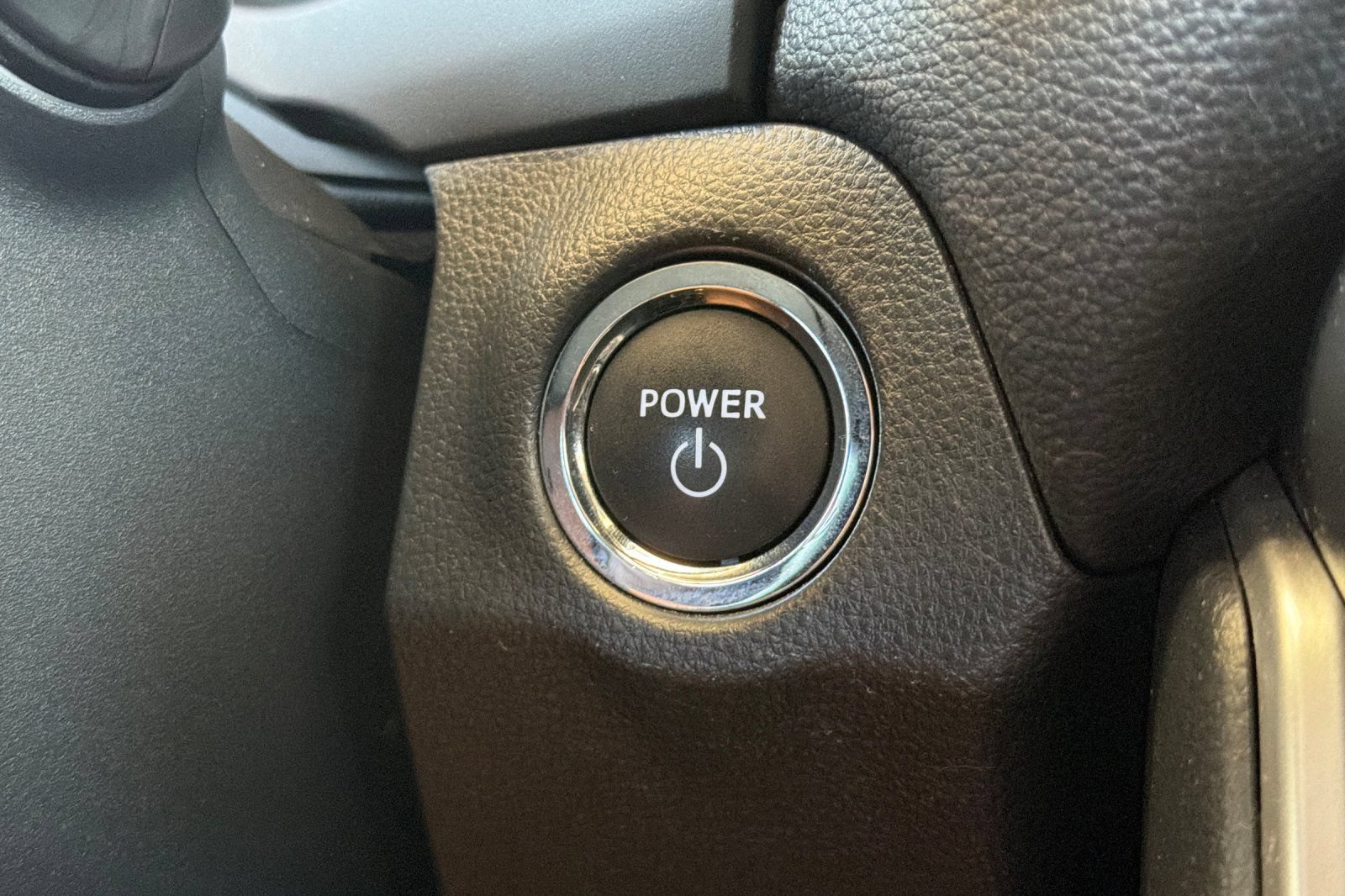 Used 2025 Toyota RAV4 XLE AWD/4WD image 25