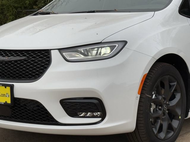 New 2026 Chrysler Pacifica Select w/ S Appearance Package image 8