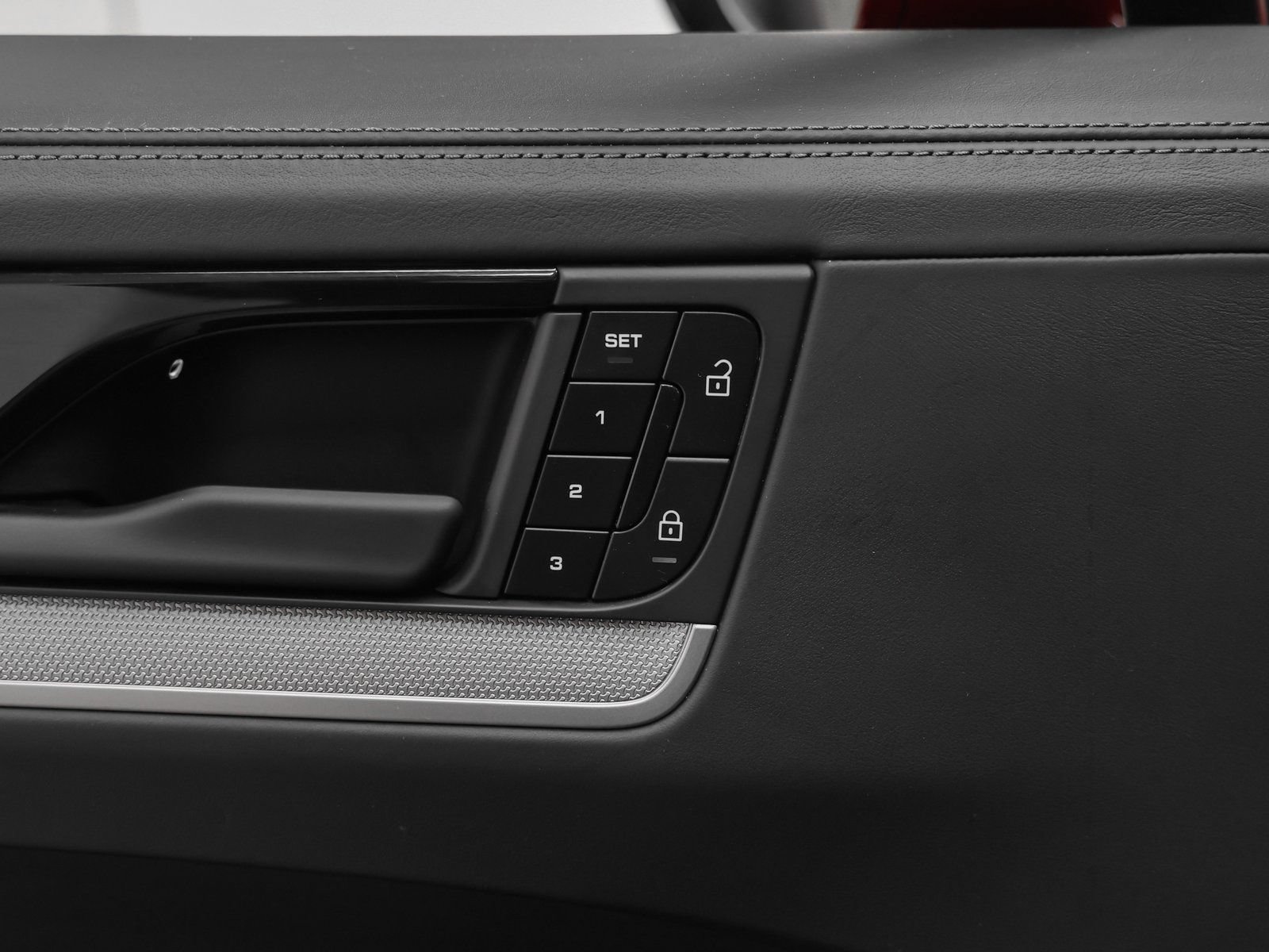 Certified 2025 Porsche Cayenne E-Hybrid AWD/4WD image 30