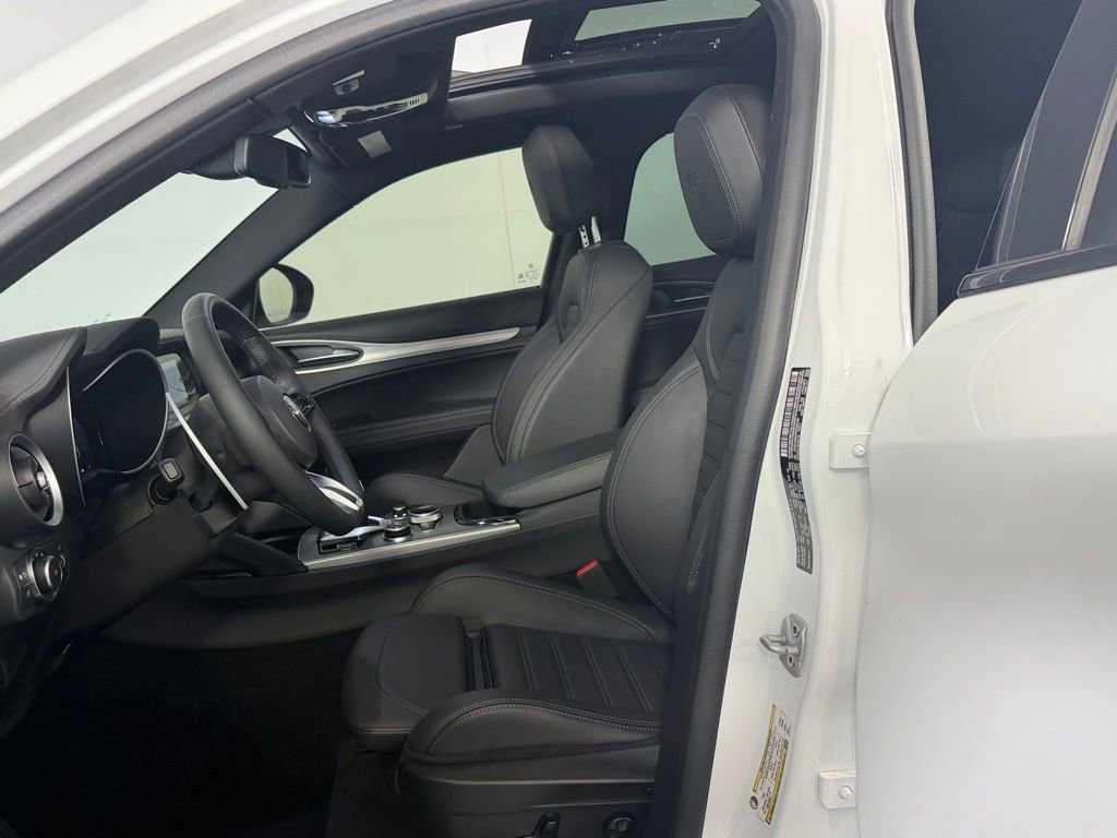 Used 2024 Alfa Romeo Stelvio Veloce image 25