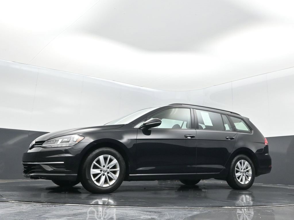 Used 2018 Volkswagen Golf S image 11