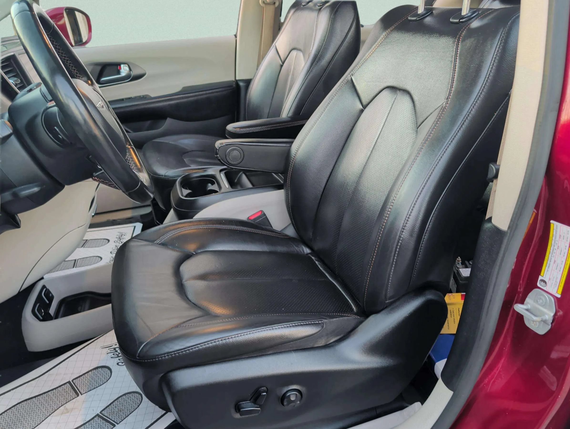 Used 2020 Chrysler Pacifica Touring-L FWD image 21