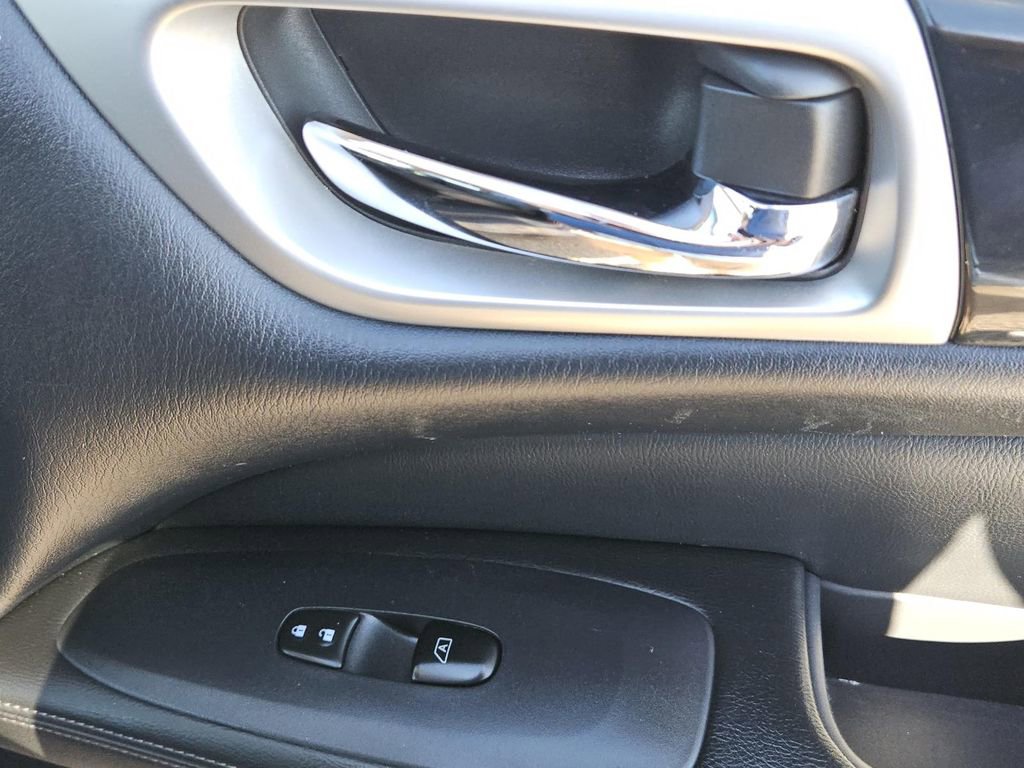 Used 2020 Nissan Pathfinder SV image 30