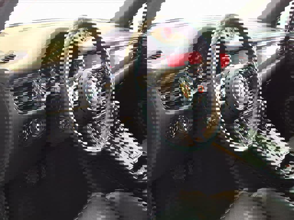 Used 2025 Porsche Macan GTS image 9