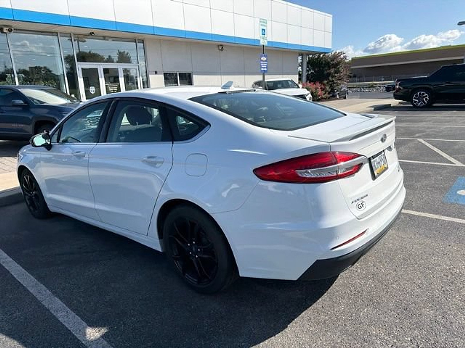 Used 2020 Ford Fusion SE w/ Equipment Group 151A FWD image 11