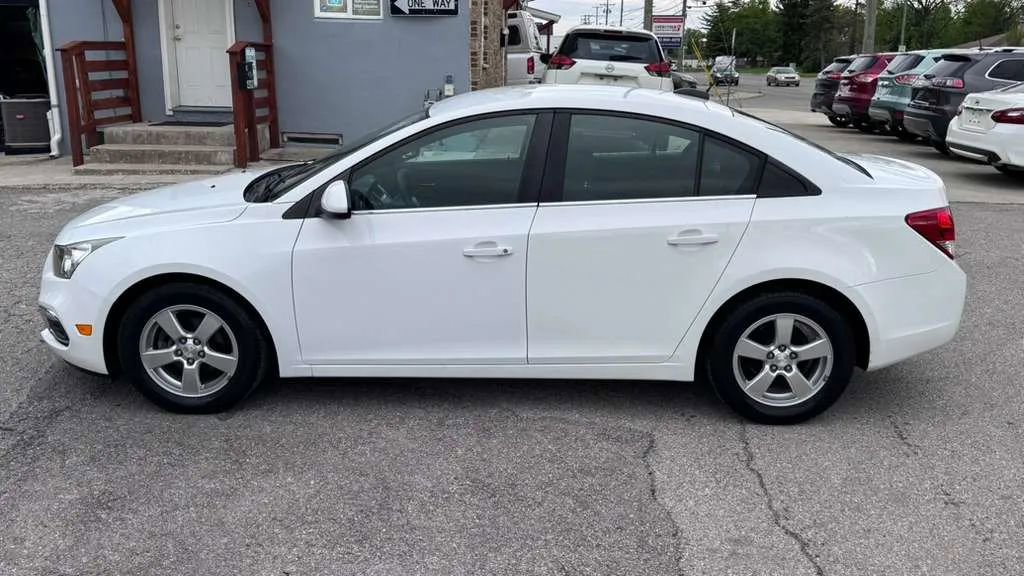Used 2016 Chevrolet Cruze LT FWD image 2