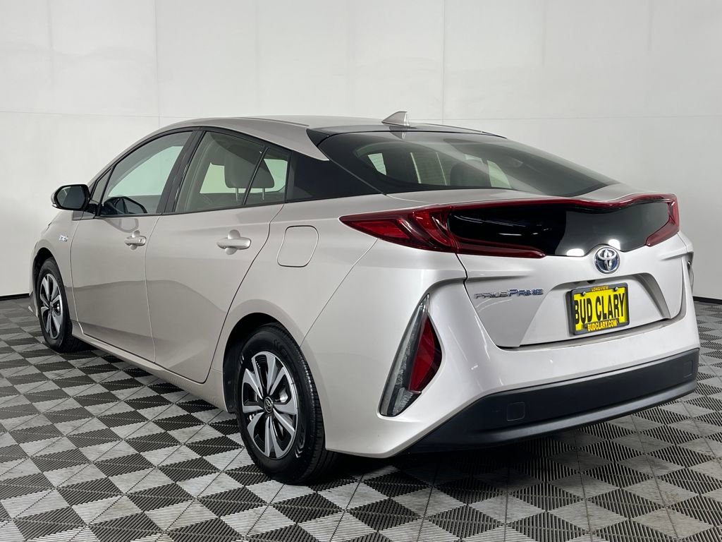 Used 2017 Toyota Prius Prime Premium image 8