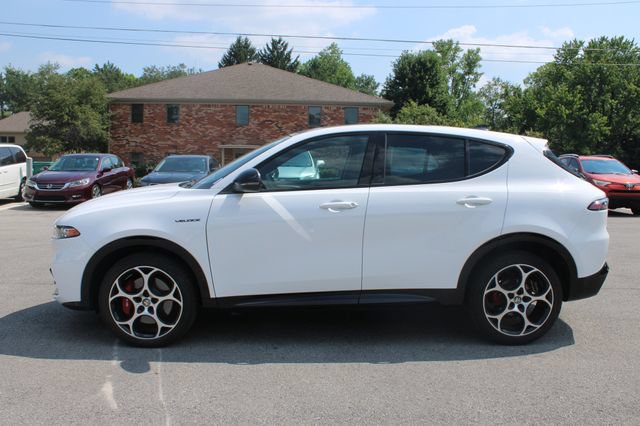 Used 2025 Alfa Romeo Tonale w/ Premium Package AWD/4WD image 5