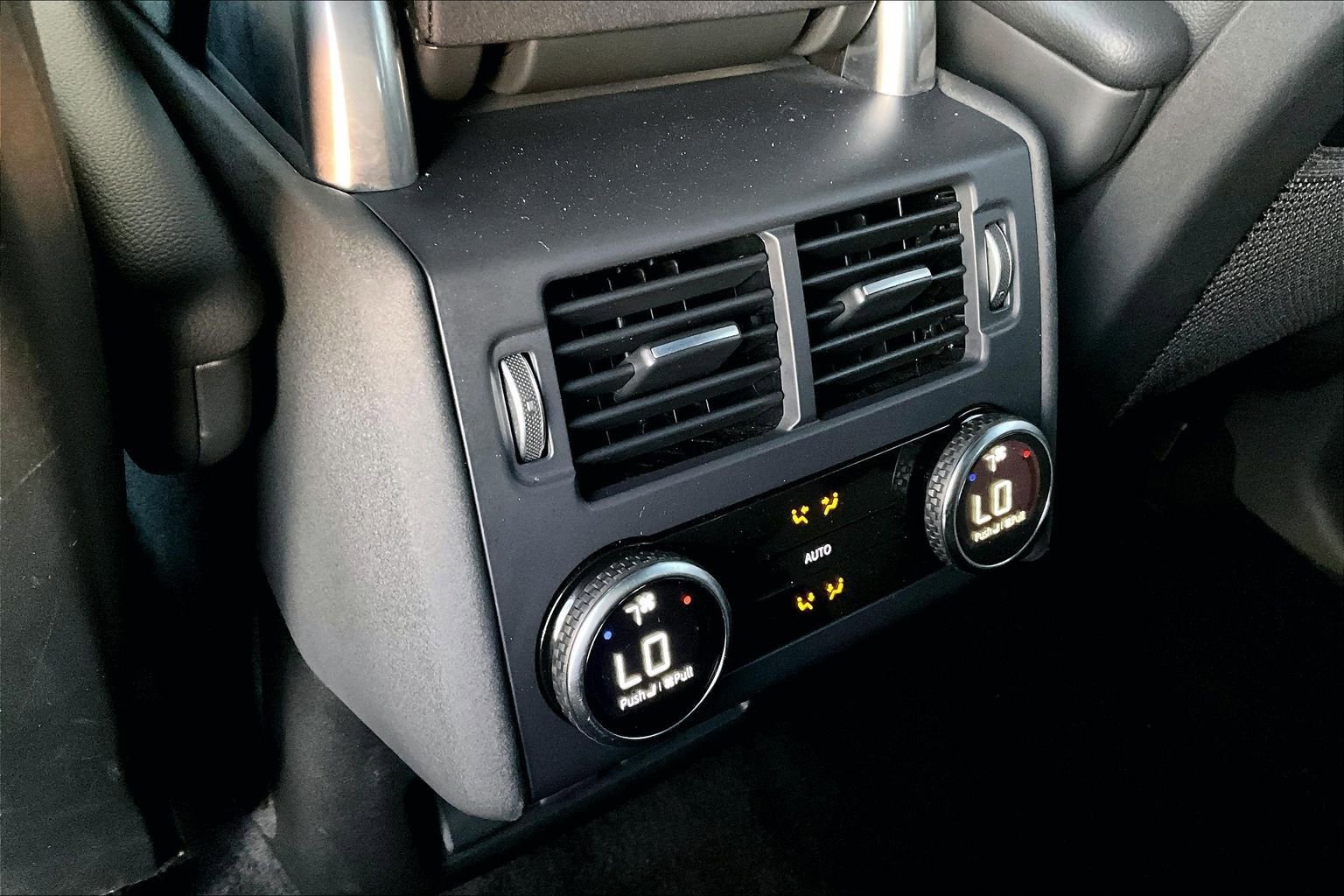 Used 2023 Land Rover Discovery S R-Dynamic image 33