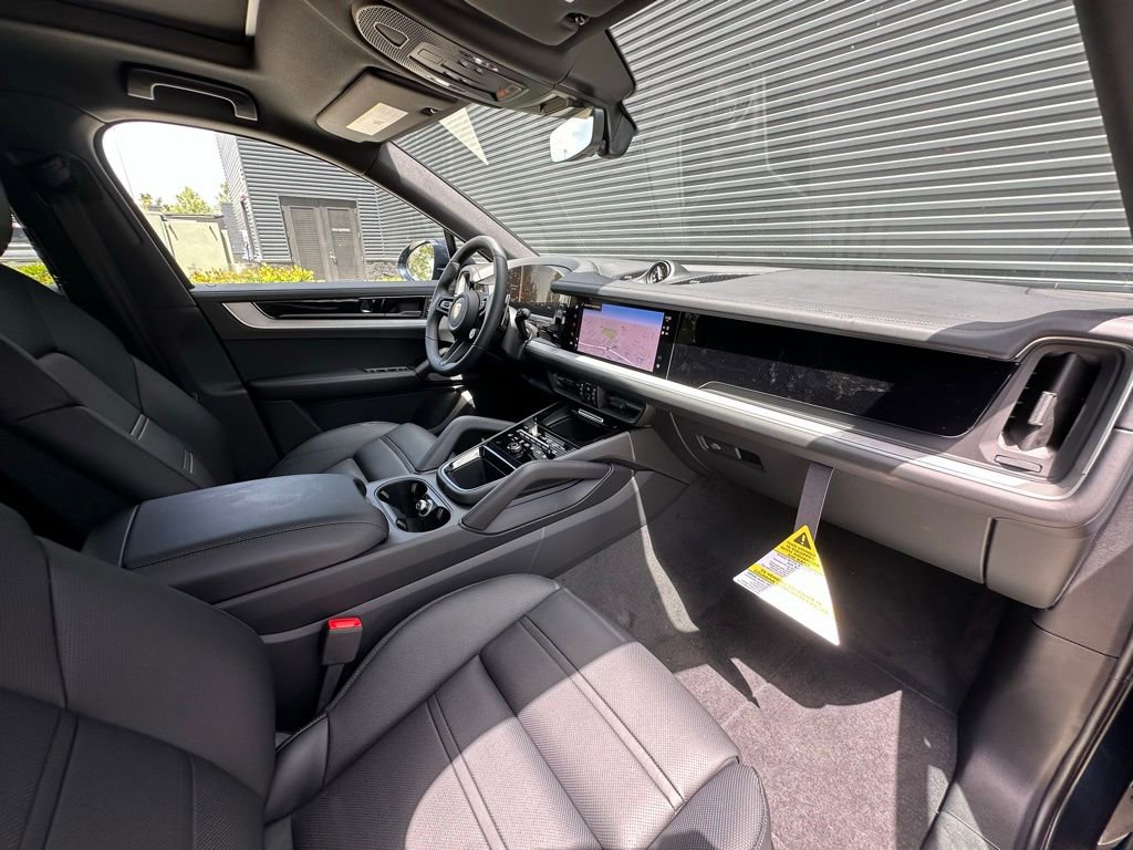 Used 2025 Porsche Cayenne S image 38