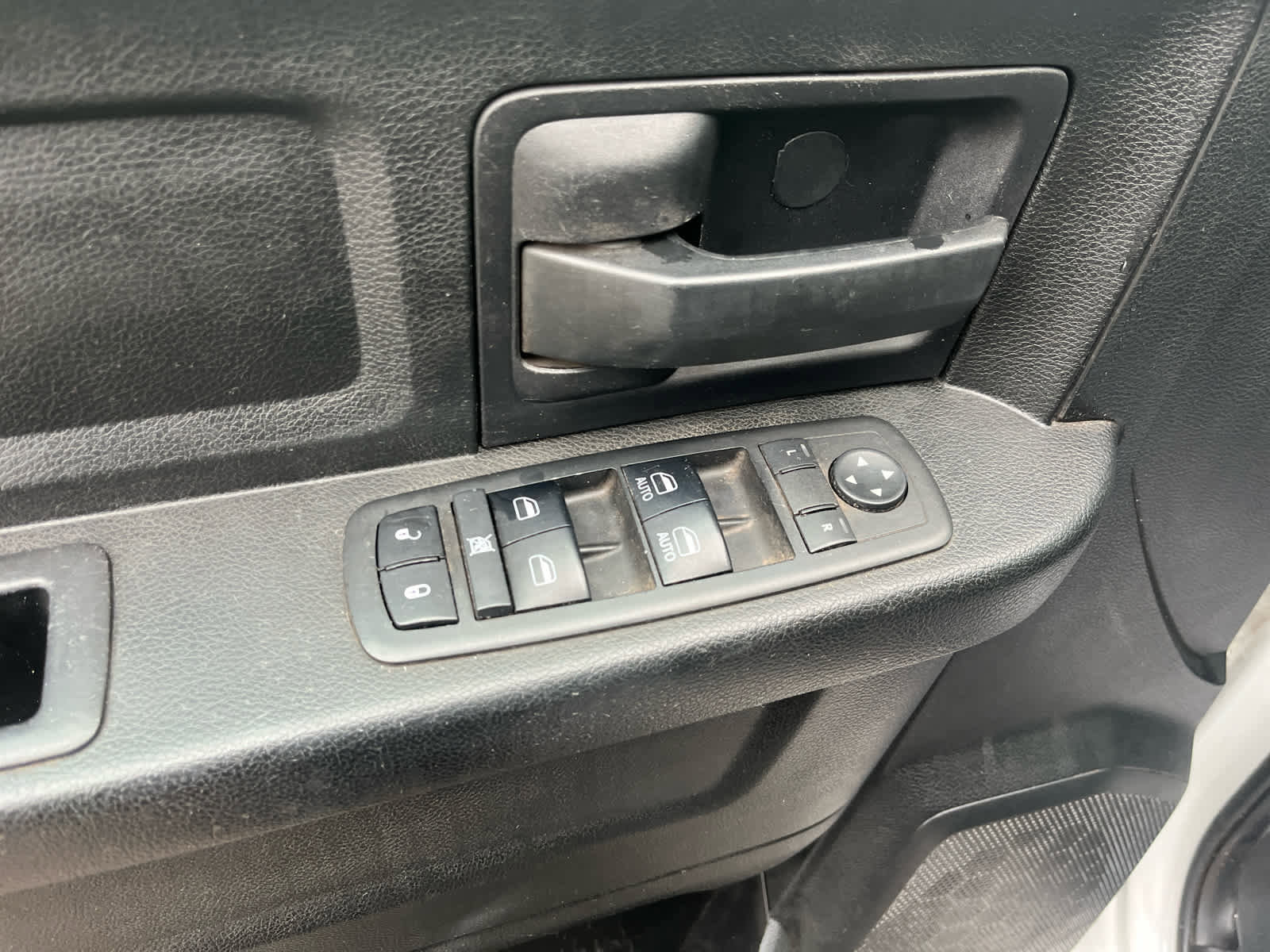 Used 2018 RAM 1500 Express image 15