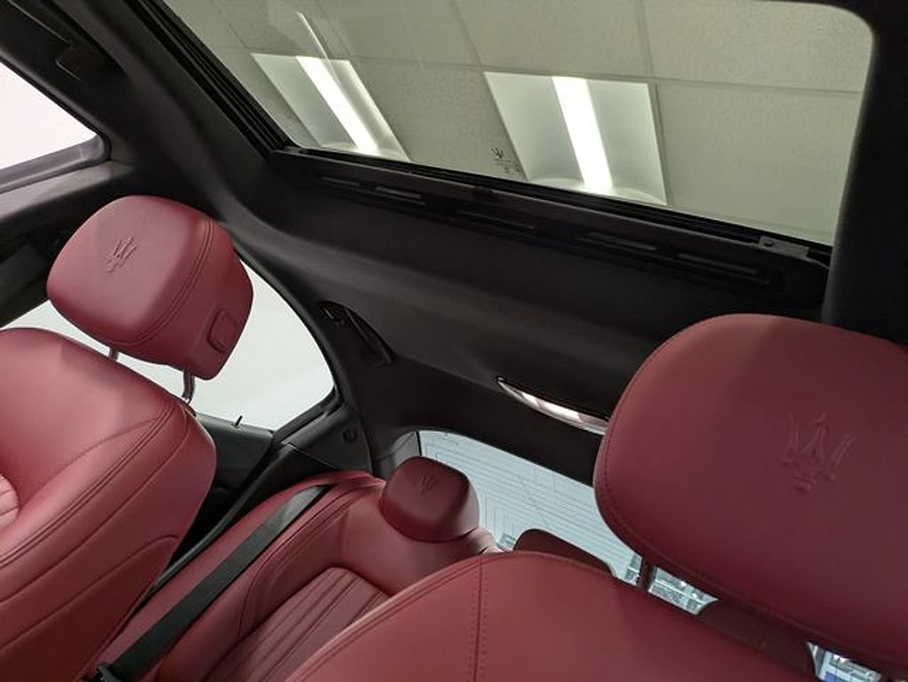 Used 2019 Maserati Ghibli S Q4 AWD/4WD image 21