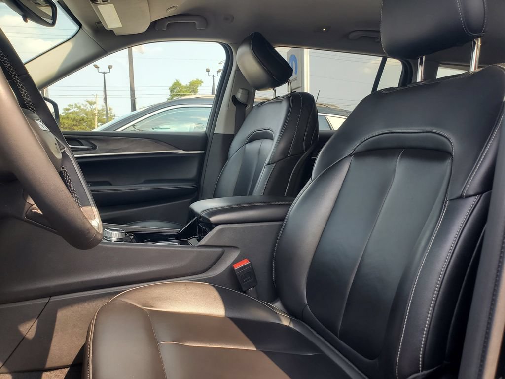 Used 2023 Jeep Grand Cherokee L Limited AWD/4WD image 5
