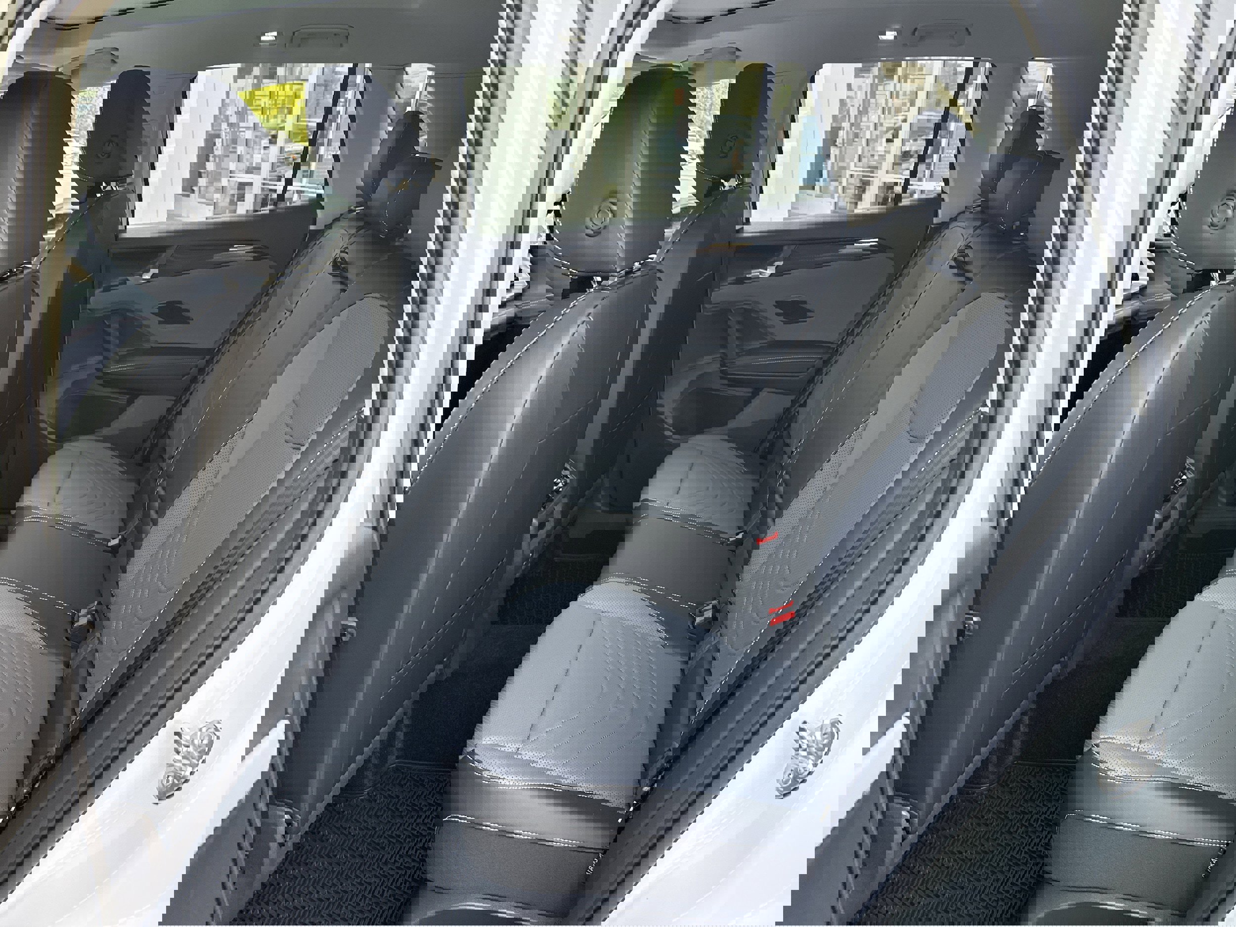 New 2025 Volkswagen Tiguan SE image 16