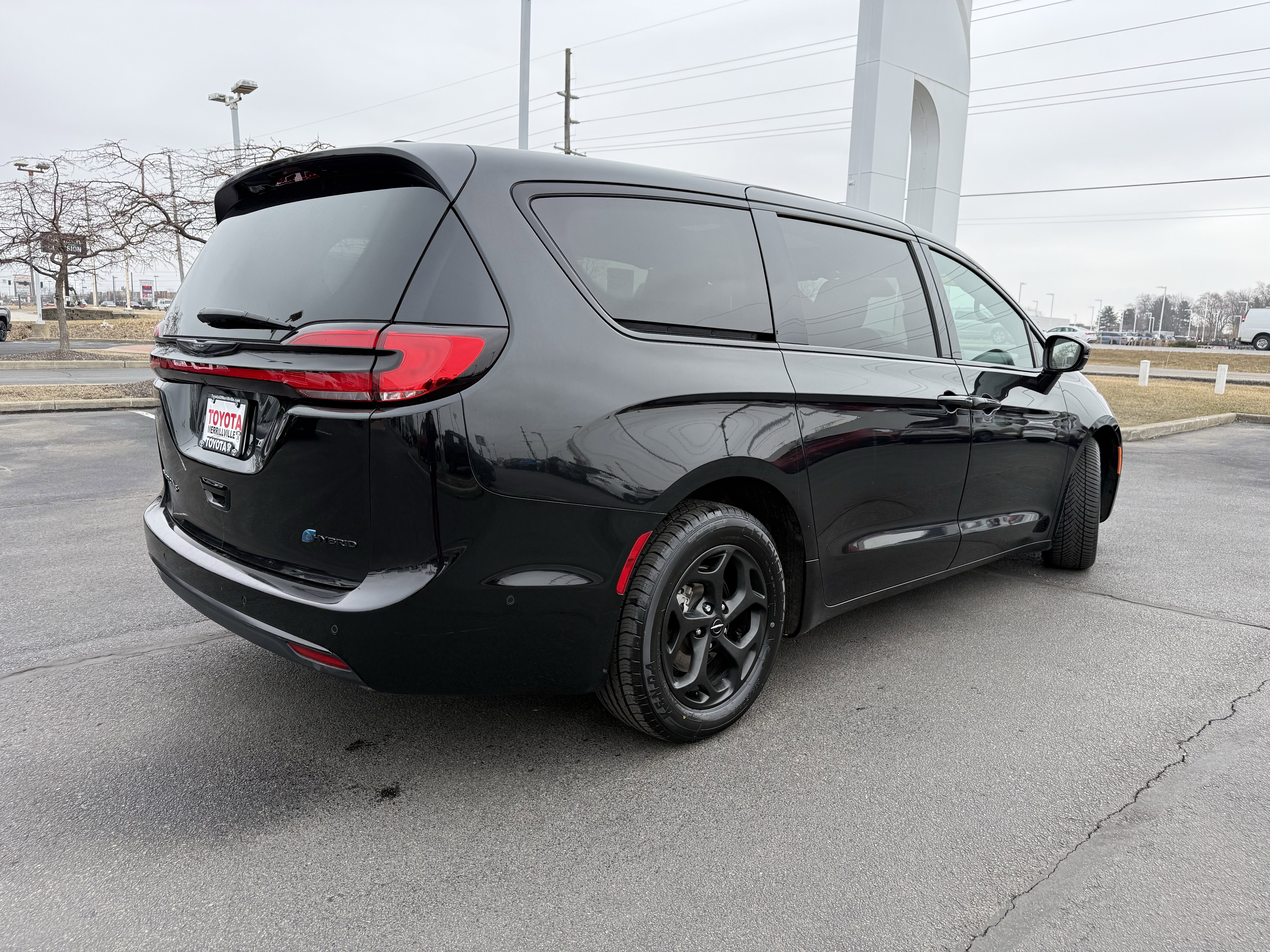 Used 2022 Chrysler Pacifica Limited w/ S Appearance Package image 9