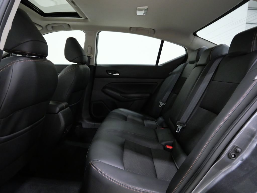 Used 2021 Nissan Altima 2.5 SR w/ SR Premium Package image 23