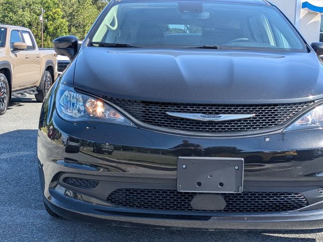 Used 2023 Chrysler Voyager LX image 8