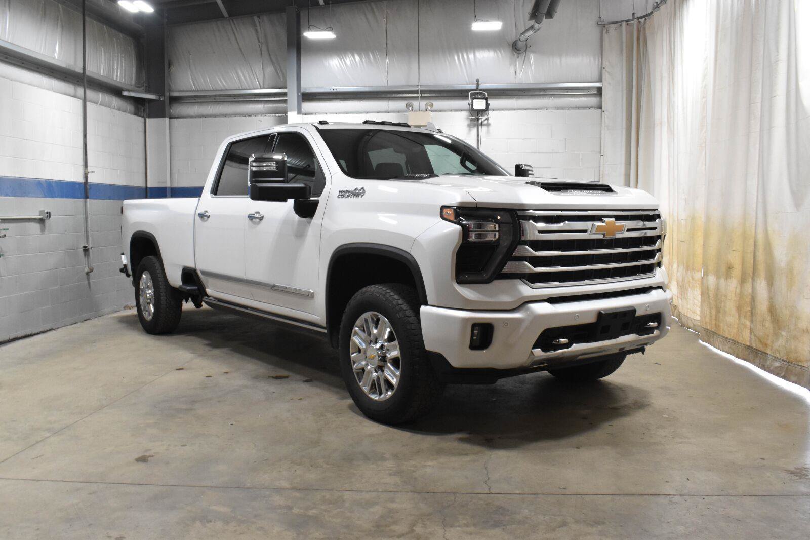 Used 2024 Chevrolet Silverado 3500 High Country w/ High Country Premium Package AWD/4WD image 26