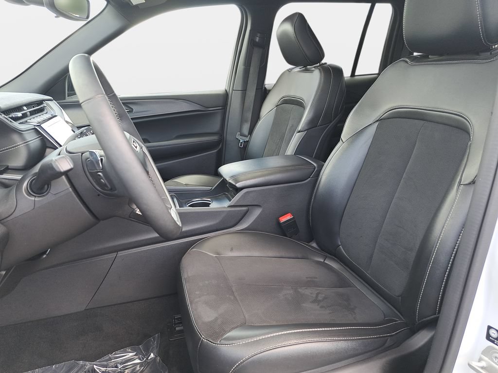 Certified 2024 Jeep Grand Cherokee Altitude AWD/4WD image 15