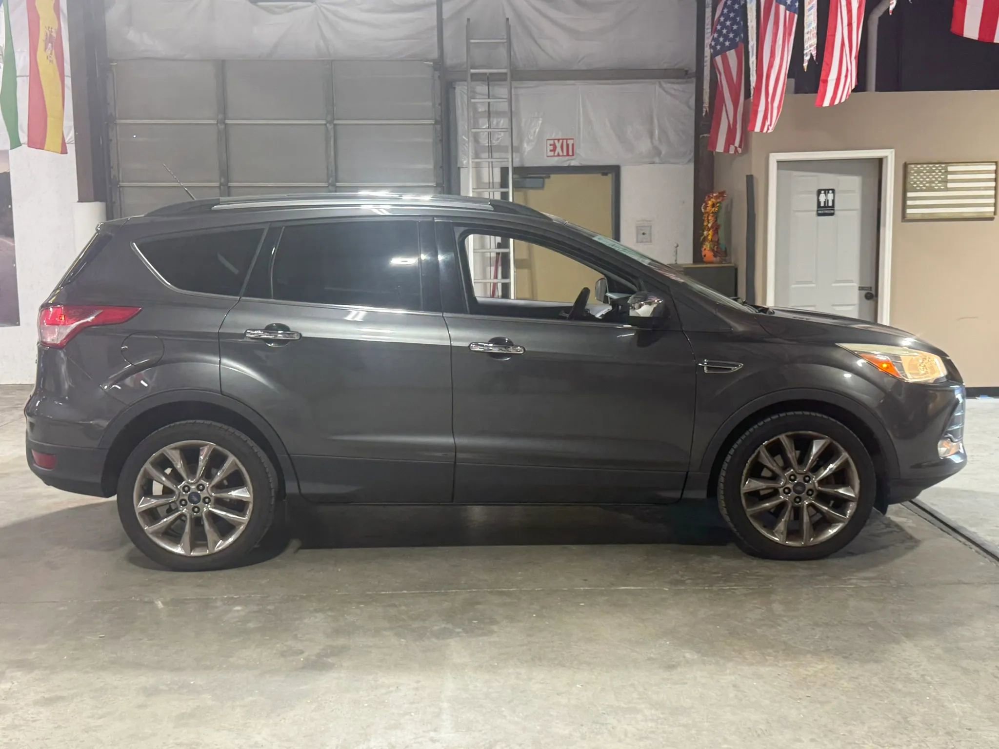 Used 2015 Ford Escape SE w/ SE Chrome Package image 8