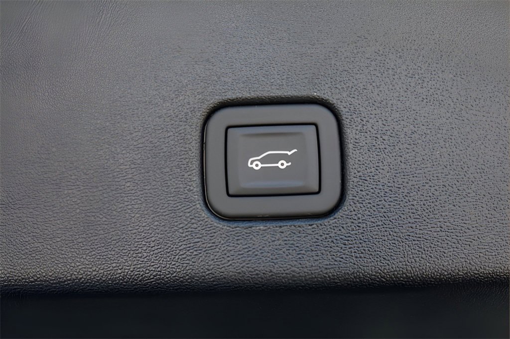 New 2025 Cadillac Optiq Luxury 2 w/ LPO, Floor Liner Package image 26