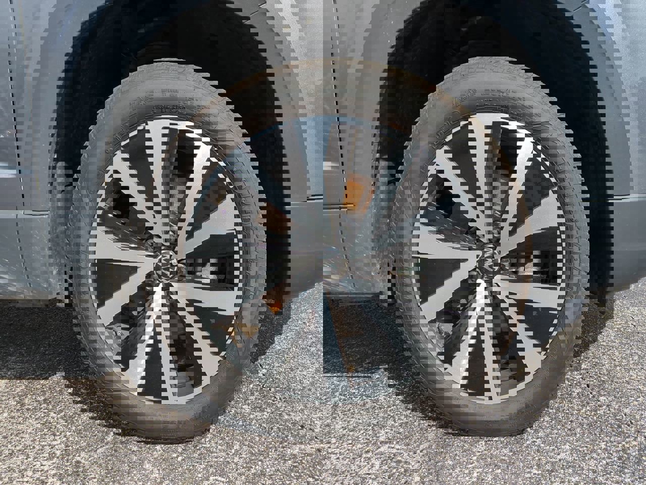 Used 2024 Volkswagen Taos SE image 11