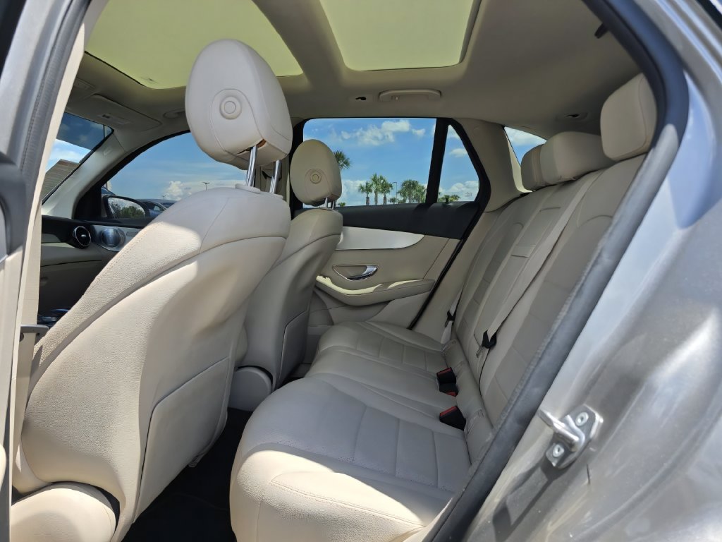 Used 2019 Mercedes-Benz GLC 350e 4MATIC image 15