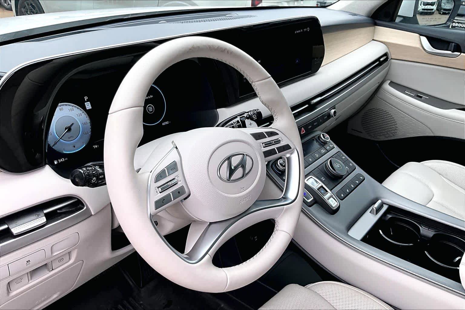 Used 2023 Hyundai Palisade Limited FWD image 17
