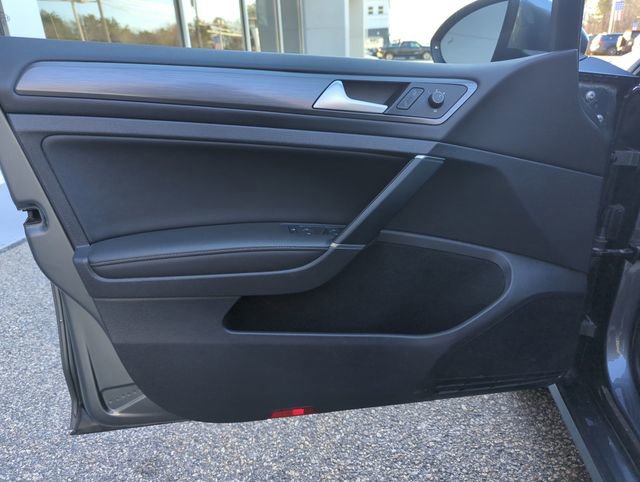 Used 2018 Volkswagen Golf SE image 16
