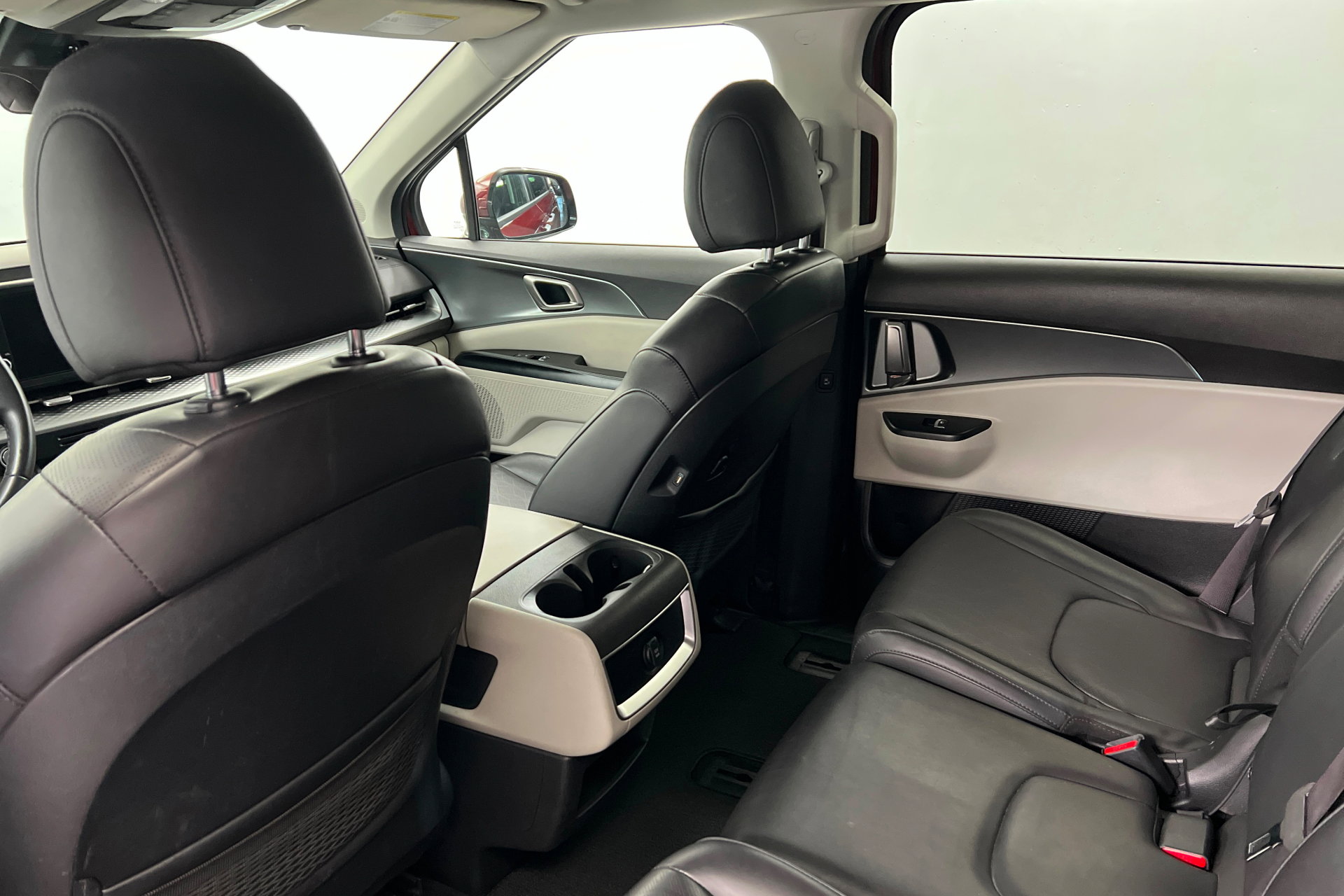 Used 2024 Kia Carnival LX image 19