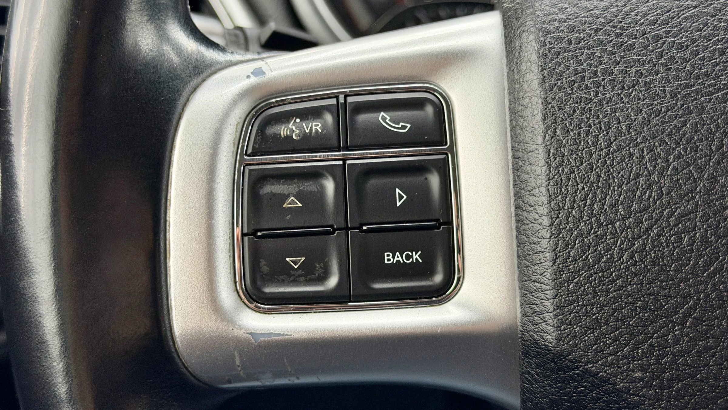 Used 2015 Dodge Journey SXT w/ Flexible Seating Group image 18