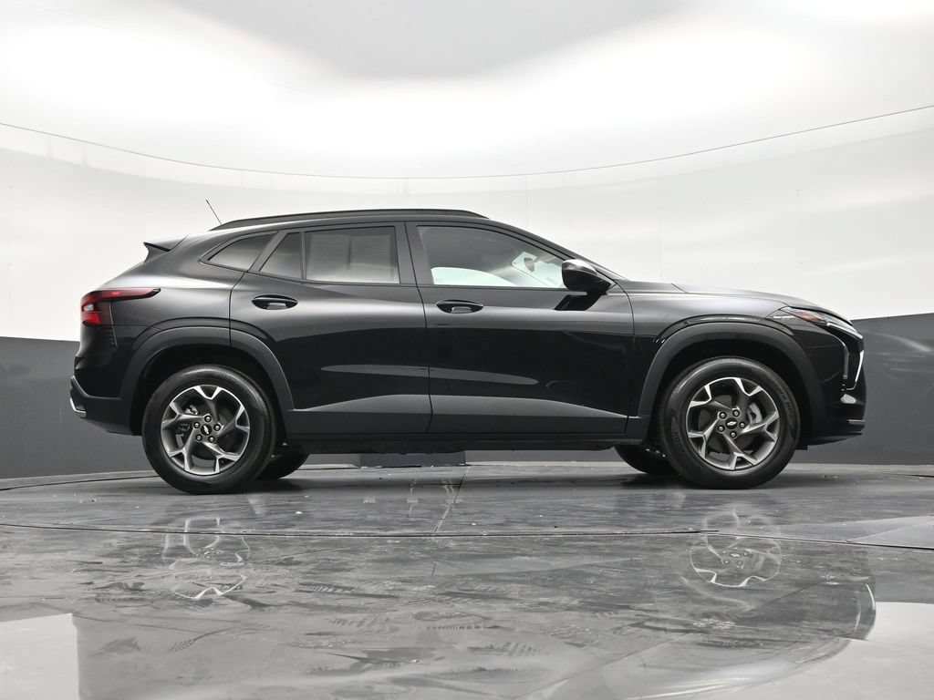 Used 2024 Chevrolet Trax LT FWD image 25
