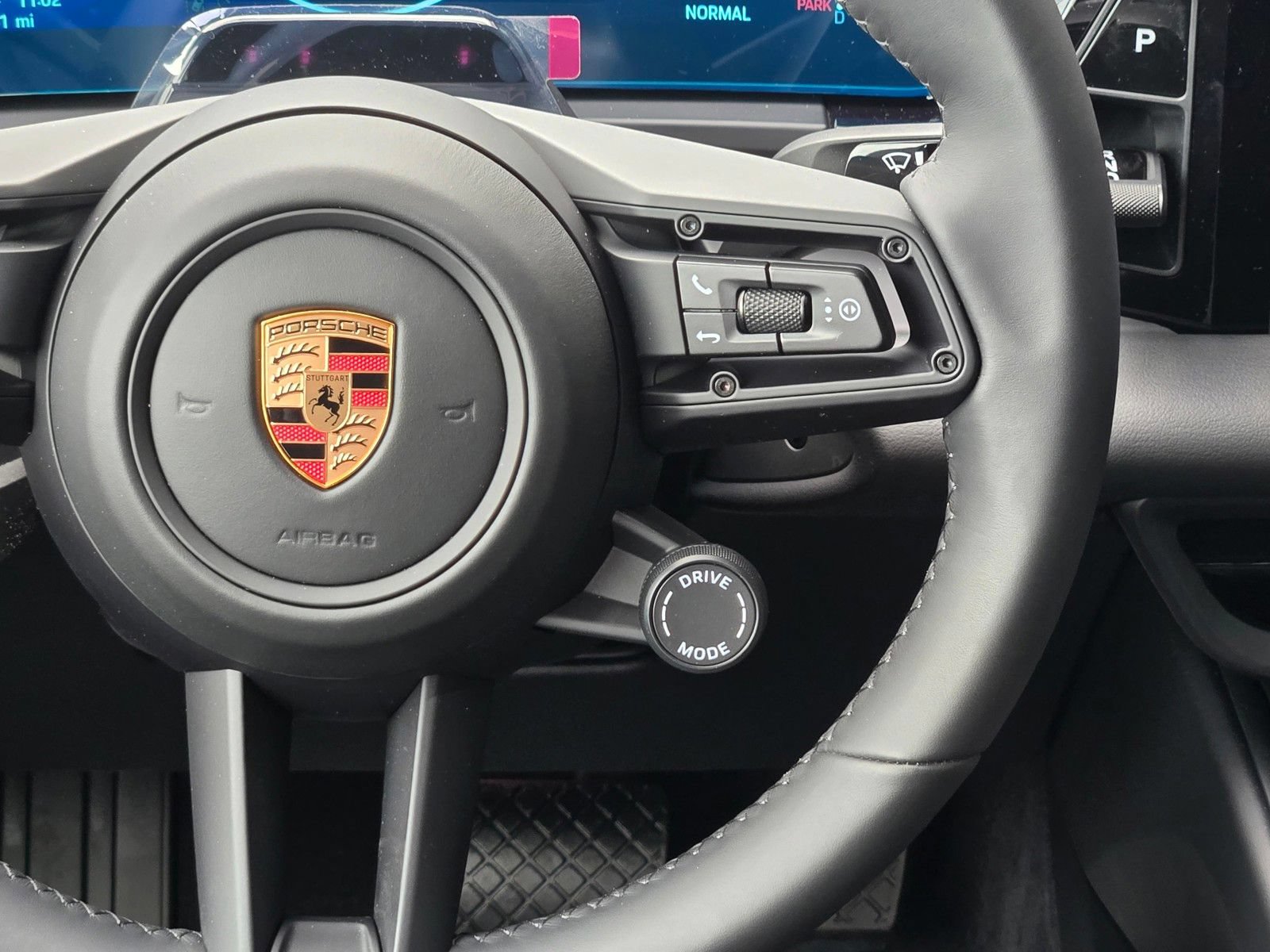 New 2026 Porsche Macan 4 Electric AWD/4WD image 17