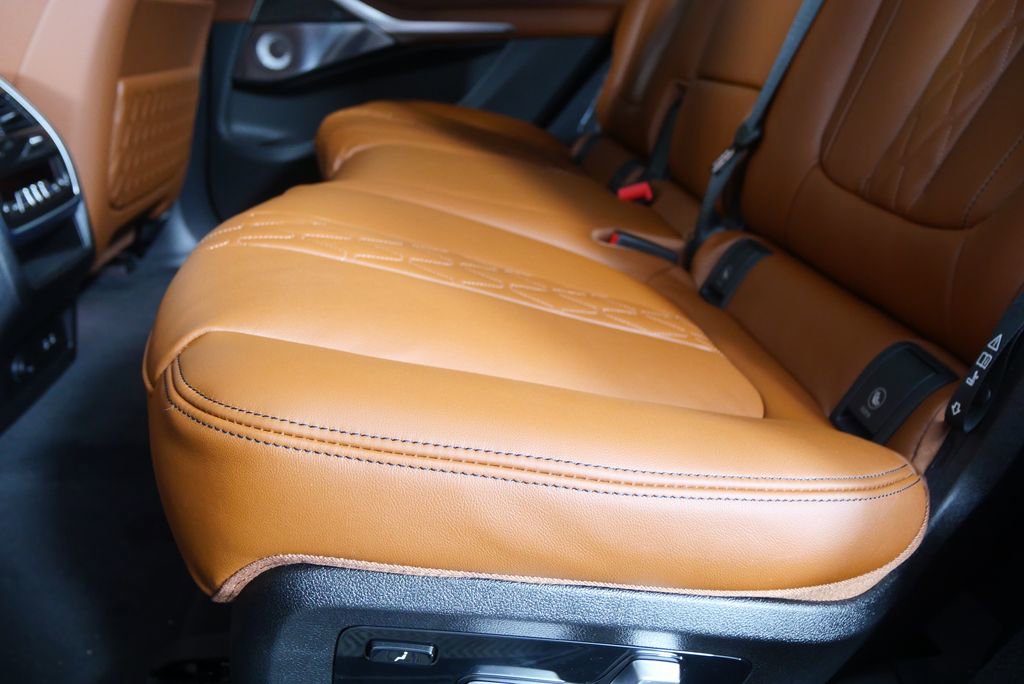 New 2026 BMW ALPINA XB7 image 16