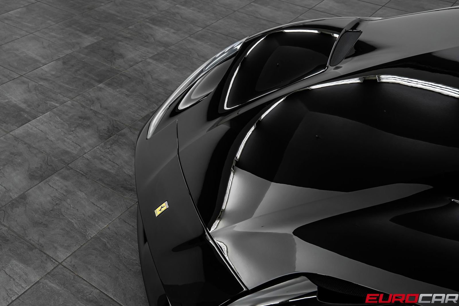 Used 2020 Ferrari 812 Superfast RWD image 9