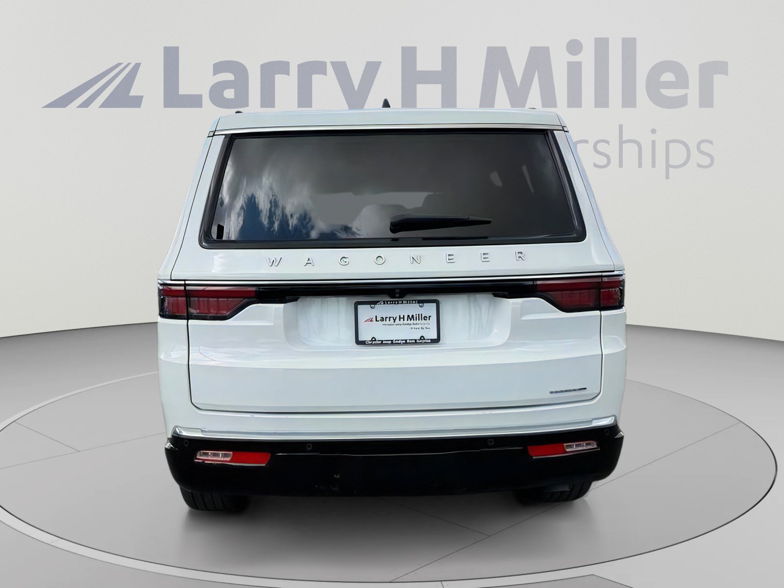 Used 2024 Jeep Wagoneer Series II w/ Flexible Seating Group RWD image 5